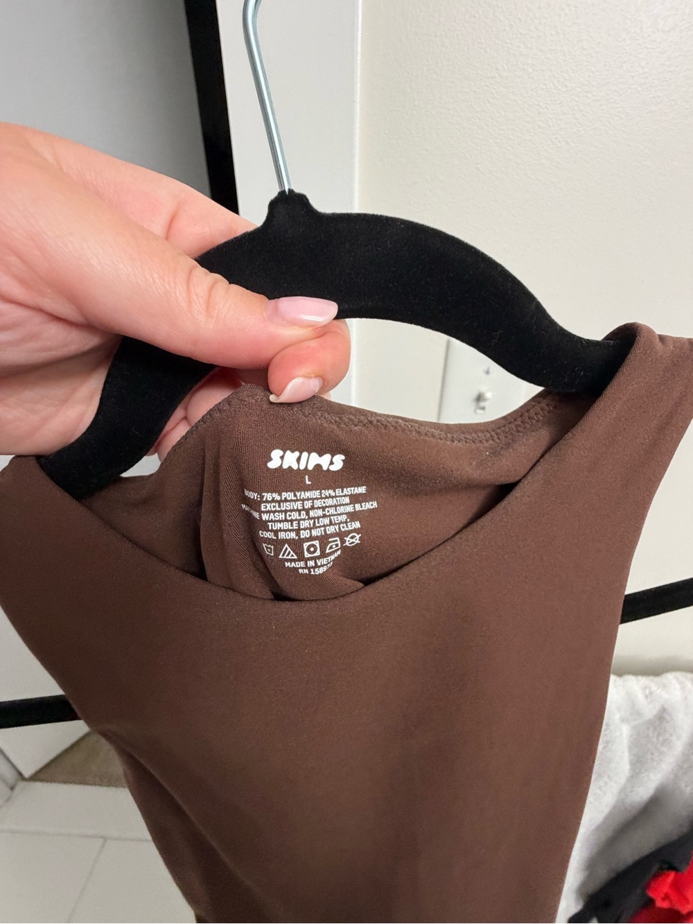 SKIMS Chocolate Brown Sleeveless Bodysuit - Picture 2 of 3